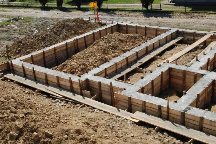 Jak zrobić fundament pod dom - poradnik budowlany krok po kroku
