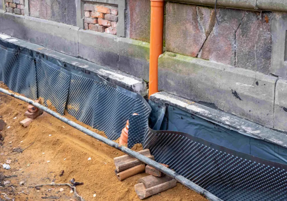 Jak skutecznie zaizolować stary fundament i uchronić budynek przed wilgocią