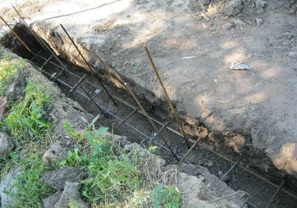 Jak wykonać fundament pod ogrodzenie, aby uniknąć problemów na przyszłość