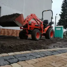 Ile taczek ziemi z wywrotki? Proste przeliczenie i porady