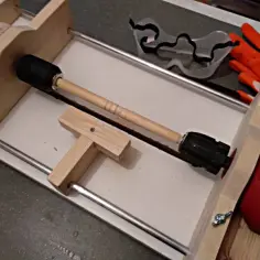 Tokarka z wiertarki: Zbuduj sam Prosty poradnik DIY
