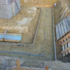 Jak samodzielnie zbudować solidne fundamenty domu - poradnik krok po kroku