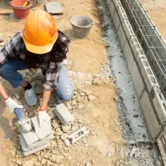 Jaki beton na fundament - B20 czy B25? Poznaj kluczowe różnice i wskazówki doboru