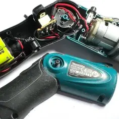 Jak otworzyć baterię Makita 12V? Bezpieczny demontaż krok po kroku