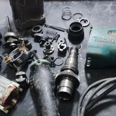 Makita HR2470: Jak samodzielnie zdemontować i naprawić?