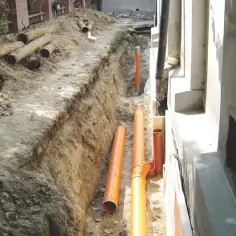 Jak skutecznie osuszyć stare fundamenty domu i wyeliminować problemy z wilgocią