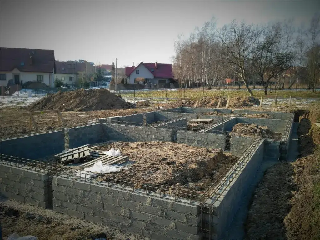 Zdjęcie Jak zrobić fundament pod dom - poradnik budowlany krok po kroku