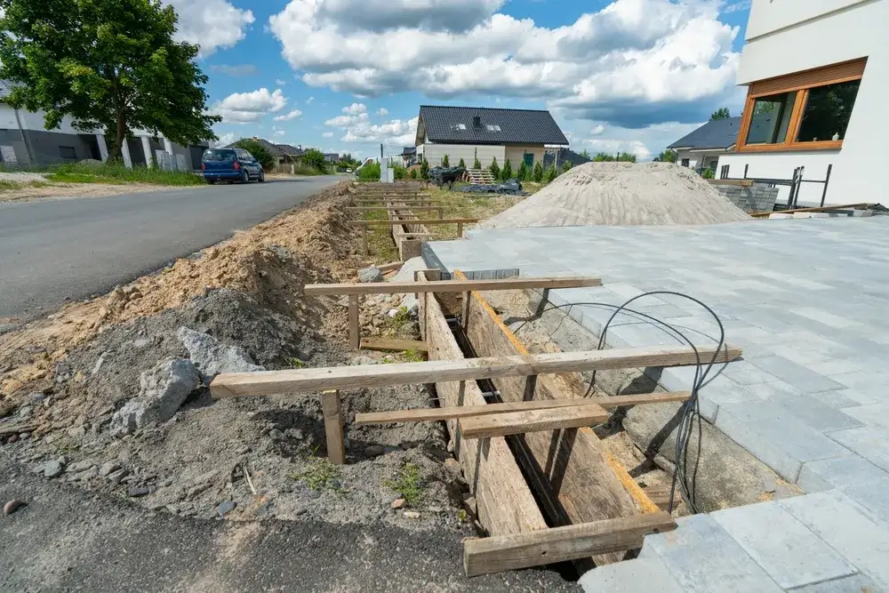 Zdjęcie Jaki beton wybrać na fundament ogrodzenia? Poznaj najlepsze rodzaje betonu na solidną podstawę.