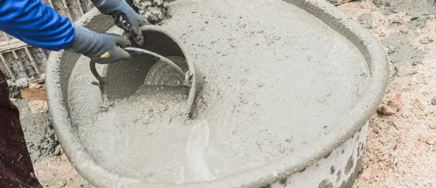 Zdjęcie Ile łopat piachu potrzeba na worek cementu do budowy fundamentów?