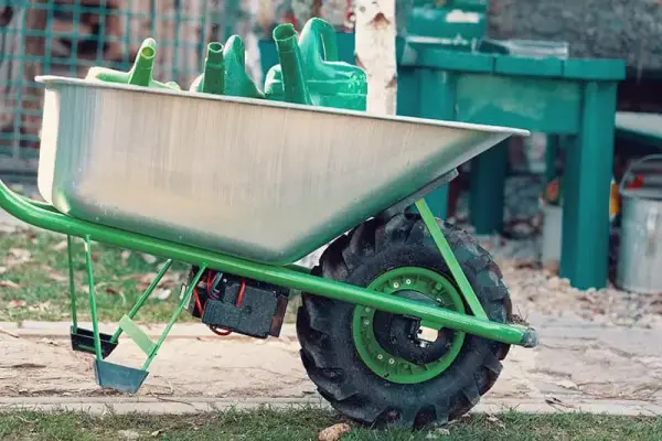 Ile kosztuje taczka? Ceny, rodzaje i porady jak wybrać