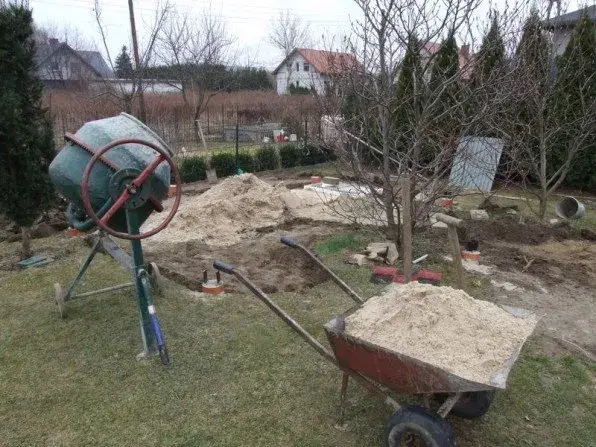 Ile cementu potrzebujesz do betoniarki 100l? Oto odpowiedź!